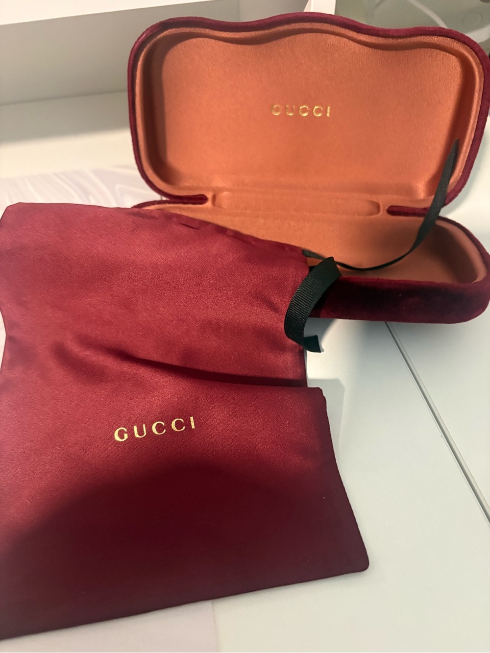 Gucci Black Cat-Eye Sunglasses with Gold Logo - Picture 8 of 9